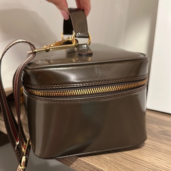 🤎Gucci Patent Leather Vanity Bag 🤎 - Picture 7 of 17